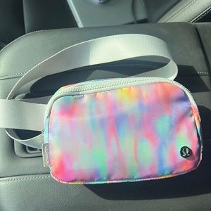 Lululemon everywhere belt bag